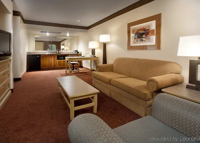 Embassy - North 3*
